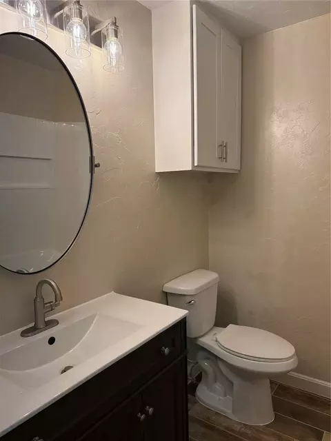 Bath - 1808 E Tyler St, Altus, OK 73521 photo 1 of 4