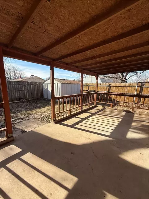 Exterior - 1808 E Tyler St, Altus, OK 73521 photo 3 of 4
