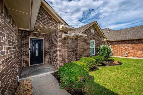1124 Ariana St, Shawnee, OK 74804