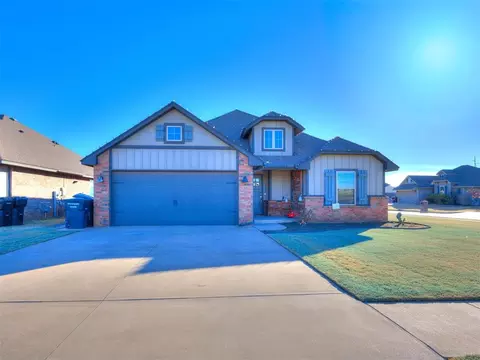 900 NE 34th Ter, Moore, OK 73160