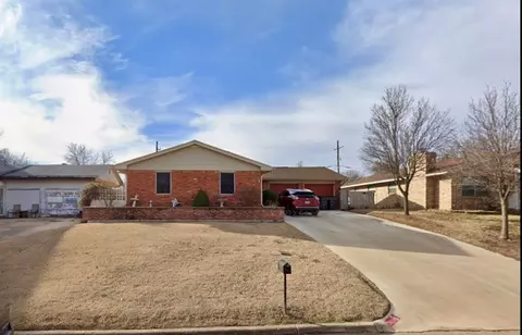 5624 NW Eisenhower Dr, Lawton, OK 73505