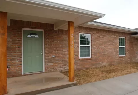 2122 SW Charles Whitlow Ave, Lawton, OK 73501