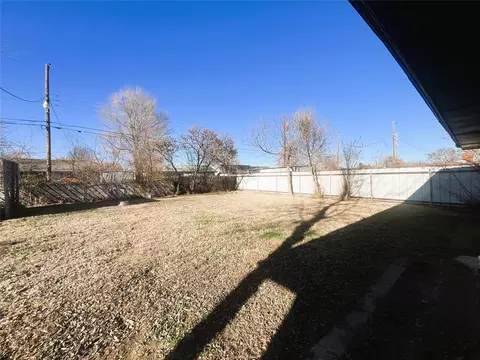 Exterior - 821 Arnold Ave, Moore, OK 73160 photo 2 of 4