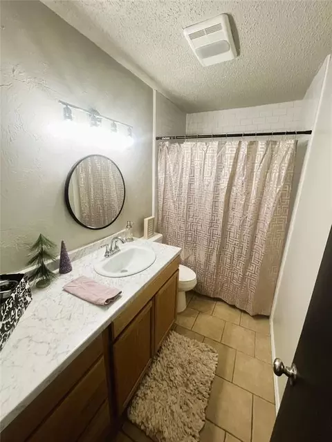Bath - 821 Arnold Ave, Moore, OK 73160 photo 2 of 2