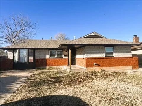 Exterior - 821 Arnold Ave, Moore, OK 73160 photo 4 of 4