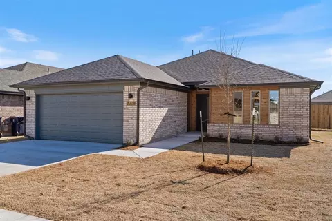 3208 Piney River Dr, Yukon, OK 73099