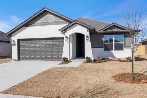 3301 Piney River Dr, Yukon, OK 73099