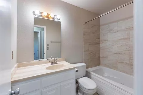 Bath - 809 Rye Rd, Norman, OK 73072 photo 3 of 3