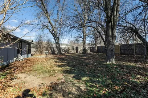 Exterior - 809 Rye Rd, Norman, OK 73072 photo 3 of 5