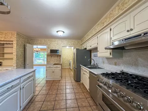 Kitchen - 1218 Benson Dr, Norman, OK 73071 photo 2 of 6