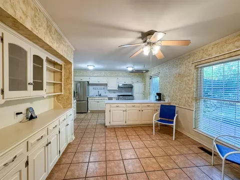 Kitchen - 1218 Benson Dr, Norman, OK 73071 photo 4 of 6