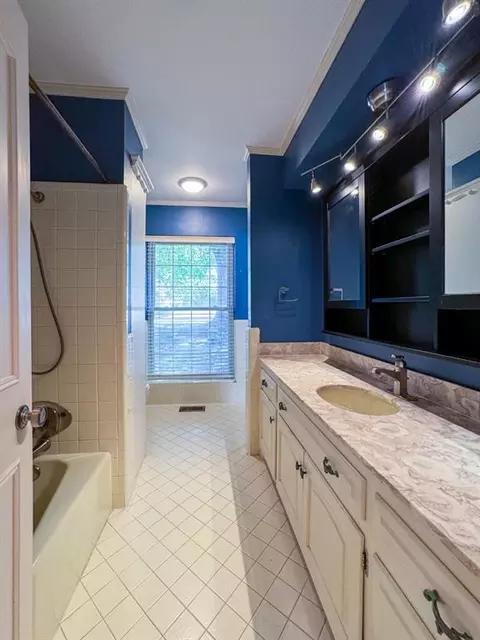 Bath - 1218 Benson Dr, Norman, OK 73071 photo 3 of 7