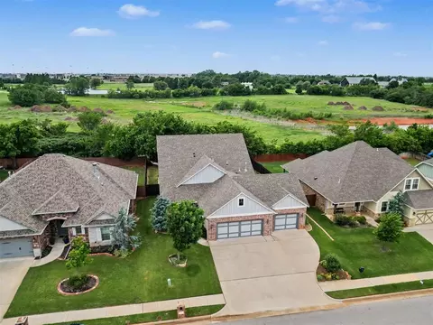 2317 Bretton Ln, Edmond, OK 73012