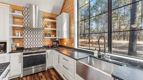 Kitchen - 153 Jericho Rd, Broken Bow, OK 74728 photo 3 of 4