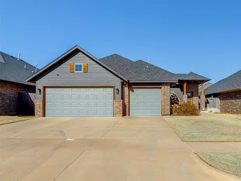 9025 NW 74th St, Yukon, OK 73099