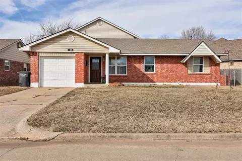 961 NW 6th St, Moore, OK 73160