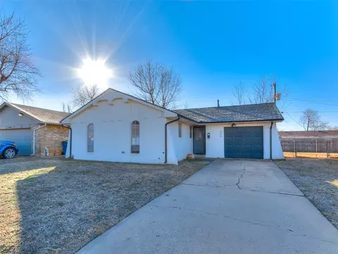 508 Gayclifee Ter, Edmond, OK 73003
