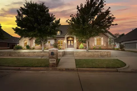 2229 Rock Bridge Ct, Yukon, OK 73099