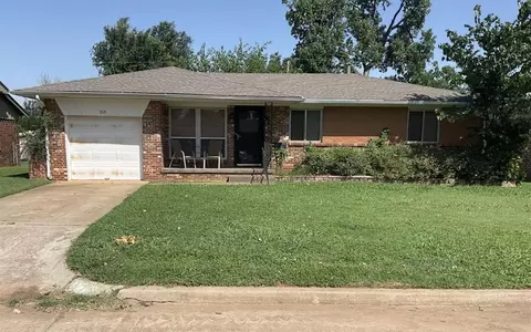 713 Hedge Dr, Midwest City, OK 73110