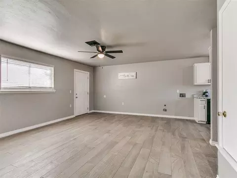 Living - 912 Eufaula St, Norman, OK 73071 photo 2 of 6