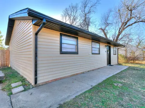 912 Eufaula St, Norman, OK 73071