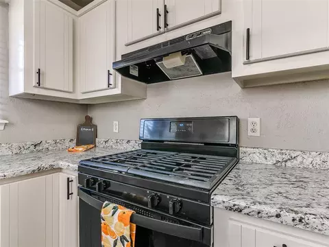 Kitchen - 912 Eufaula St, Norman, OK 73071 photo 2 of 4