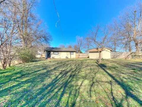 Exterior - 912 Eufaula St, Norman, OK 73071 photo 3 of 5