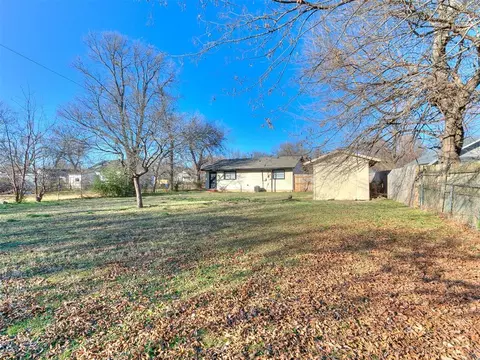Exterior - 912 Eufaula St, Norman, OK 73071 photo 4 of 5
