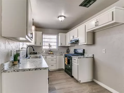 Kitchen - 912 Eufaula St, Norman, OK 73071 photo 1 of 4