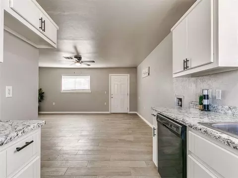 Living - 912 Eufaula St, Norman, OK 73071 photo 6 of 6