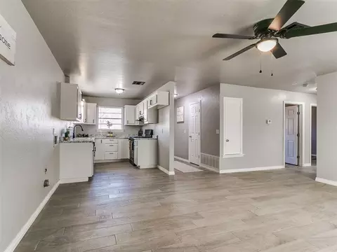 Living - 912 Eufaula St, Norman, OK 73071 photo 5 of 6