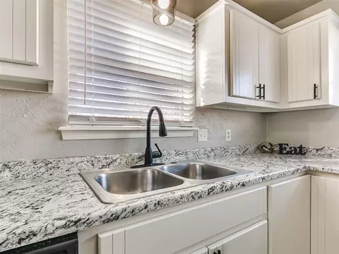 Kitchen - 912 Eufaula St, Norman, OK 73071 photo 3 of 4