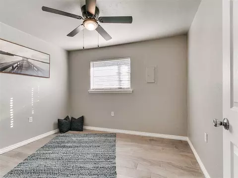 Bedroom - 912 Eufaula St, Norman, OK 73071 photo 5 of 7