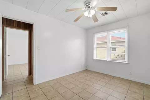 Bedroom - 1016 E Pecan St, Altus, OK 73521 photo 1 of 5