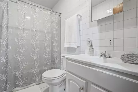 Bath - 1016 E Pecan St, Altus, OK 73521 photo 2 of 2