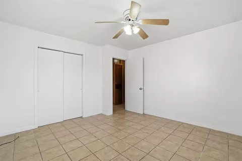 Bedroom - 1016 E Pecan St, Altus, OK 73521 photo 4 of 5