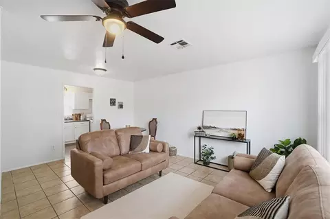 Living - 1016 E Pecan St, Altus, OK 73521 photo 1 of 6
