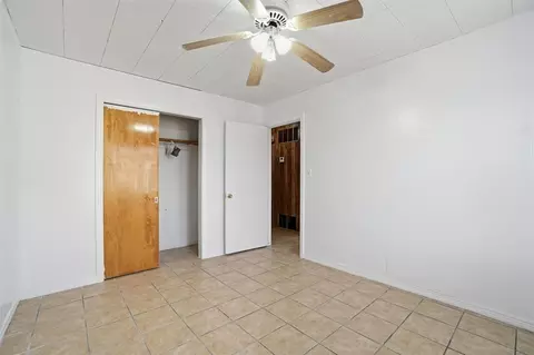 Bedroom - 1016 E Pecan St, Altus, OK 73521 photo 2 of 5
