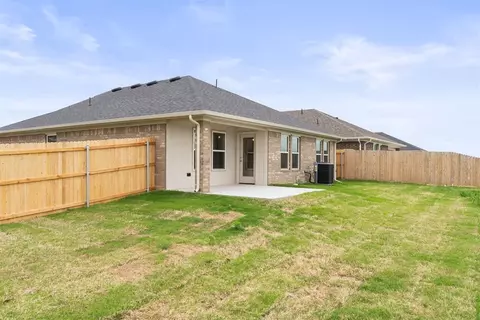 Exterior - 15801 Nighthawk Dr, Moore, OK 73170 photo 3 of 3