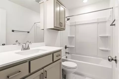 Bath - 15801 Nighthawk Dr, Moore, OK 73170 photo 1 of 3