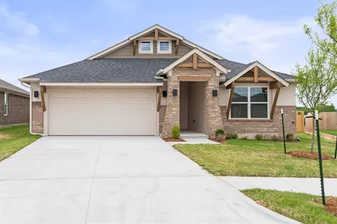 15801 Nighthawk Dr, Moore, OK 73170