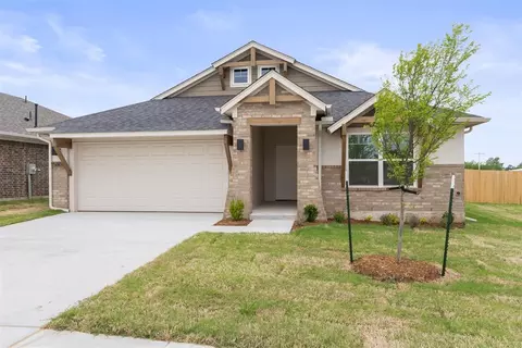 Exterior - 15801 Nighthawk Dr, Moore, OK 73170 photo 2 of 3