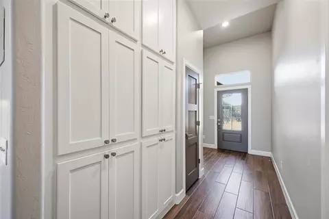 Entry Way - 1300 Colonial Ave, Tuttle, OK 73089 photo 3 of 5