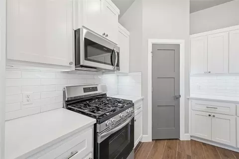 Kitchen - 1300 Colonial Ave, Tuttle, OK 73089 photo 4 of 4