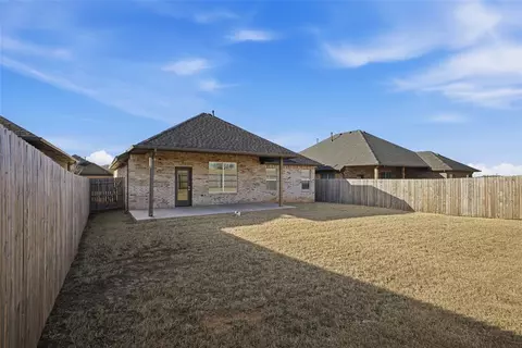 Exterior - 1300 Colonial Ave, Tuttle, OK 73089 photo 3 of 6