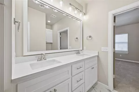 Bath - 1300 Colonial Ave, Tuttle, OK 73089 photo 4 of 6