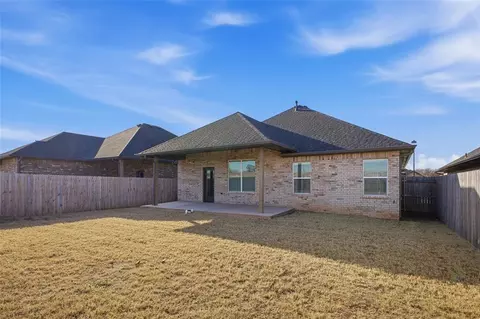 Exterior - 1300 Colonial Ave, Tuttle, OK 73089 photo 4 of 6