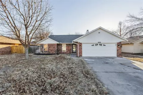 3608 Necia Dr, Moore, OK 73160