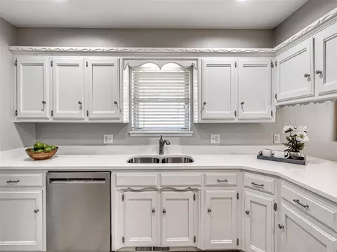 Kitchen - 700 E 35th St, Edmond, OK 73013 photo 4 of 4
