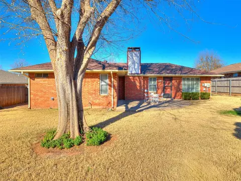 Exterior - 700 E 35th St, Edmond, OK 73013 photo 4 of 4